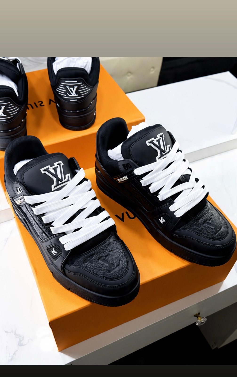 Lv sneaker