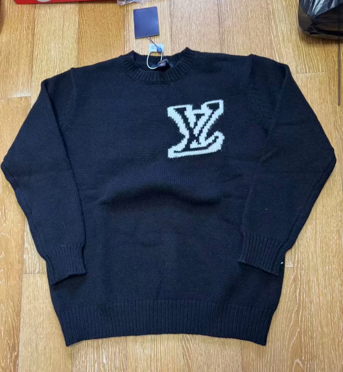 Lv sweater
