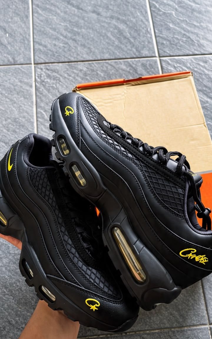 Air max 95s (2 of 7)