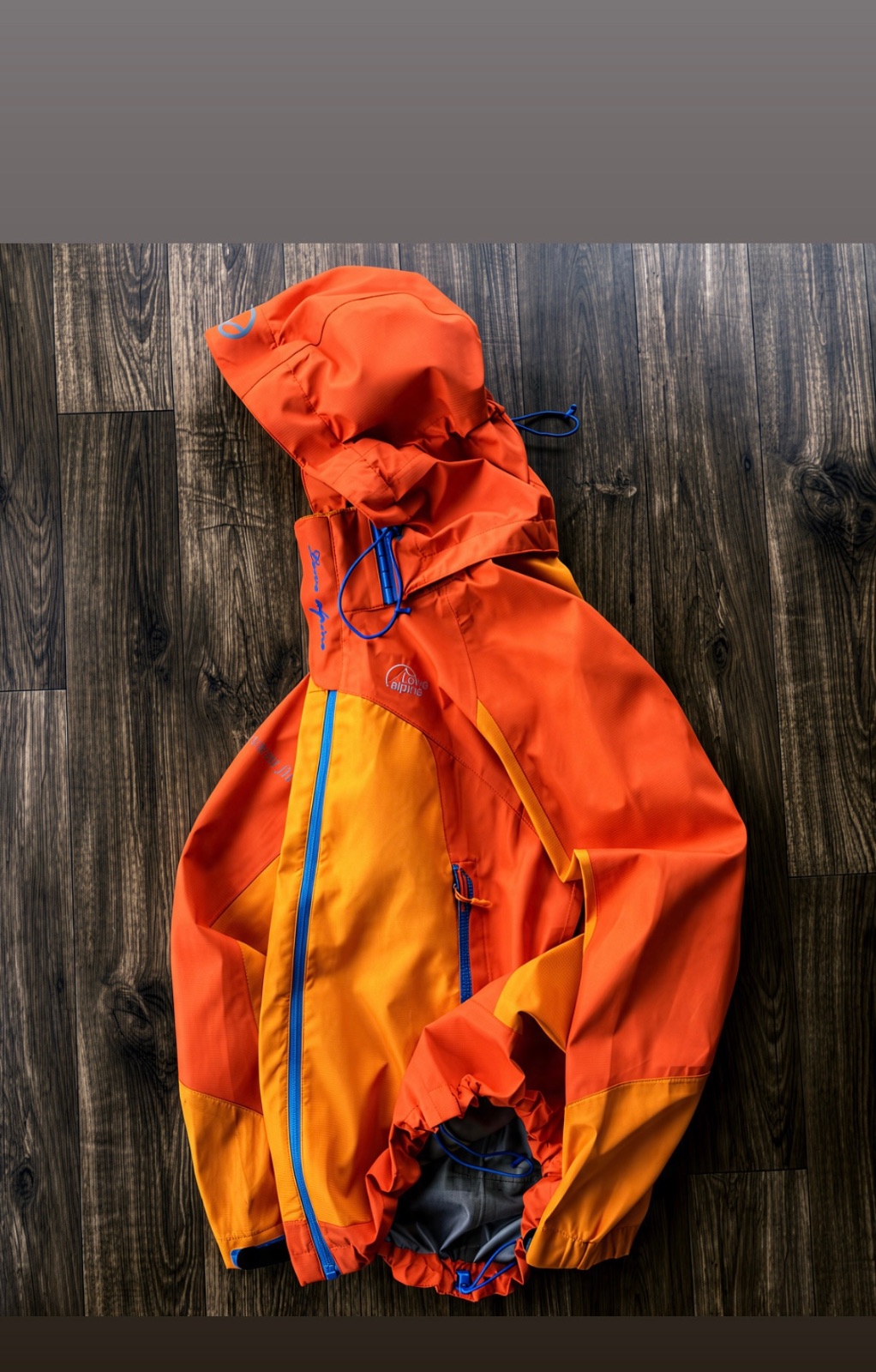 Long alpine windbreaker
