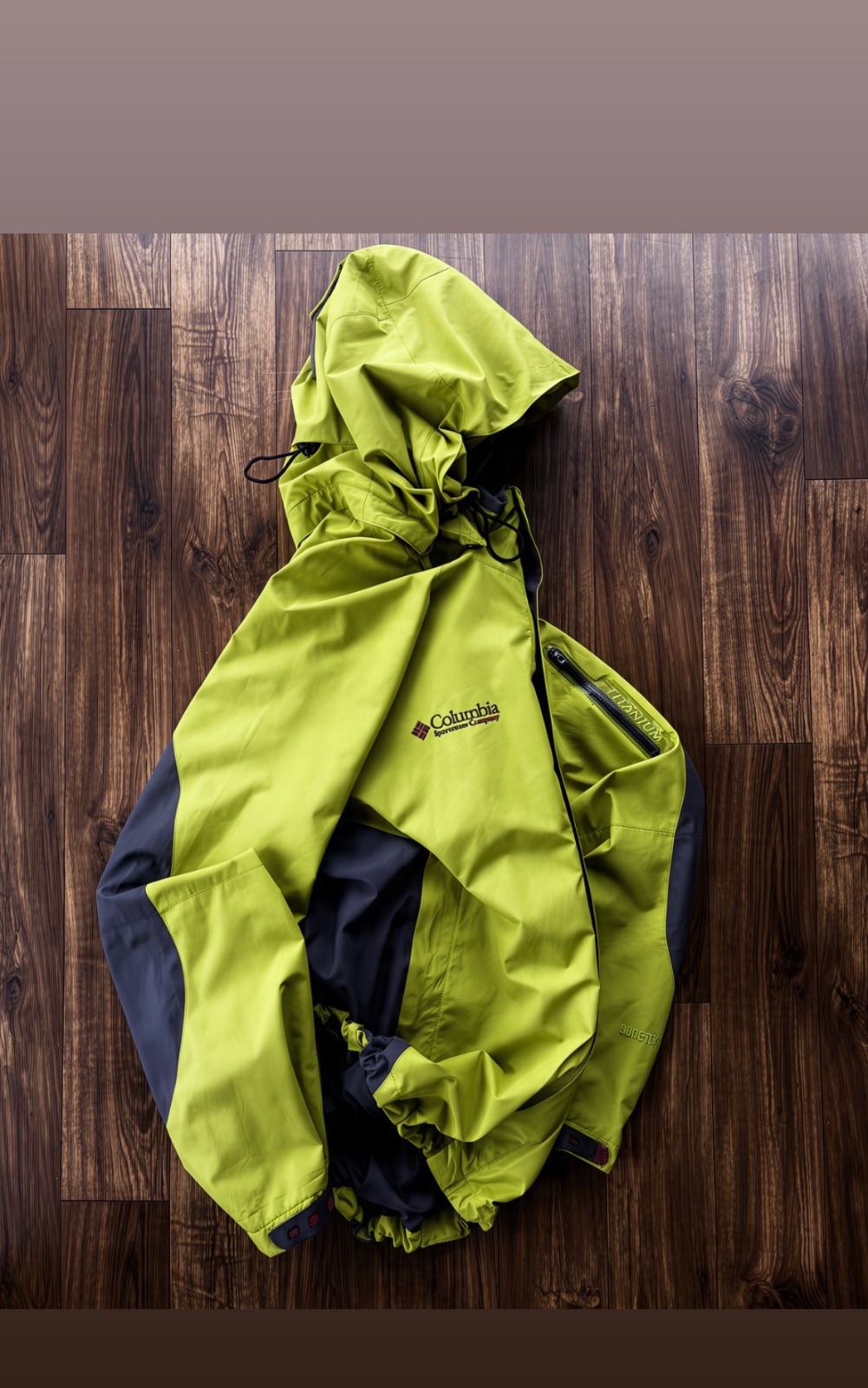 Colombia windbreaker (2 of 2)