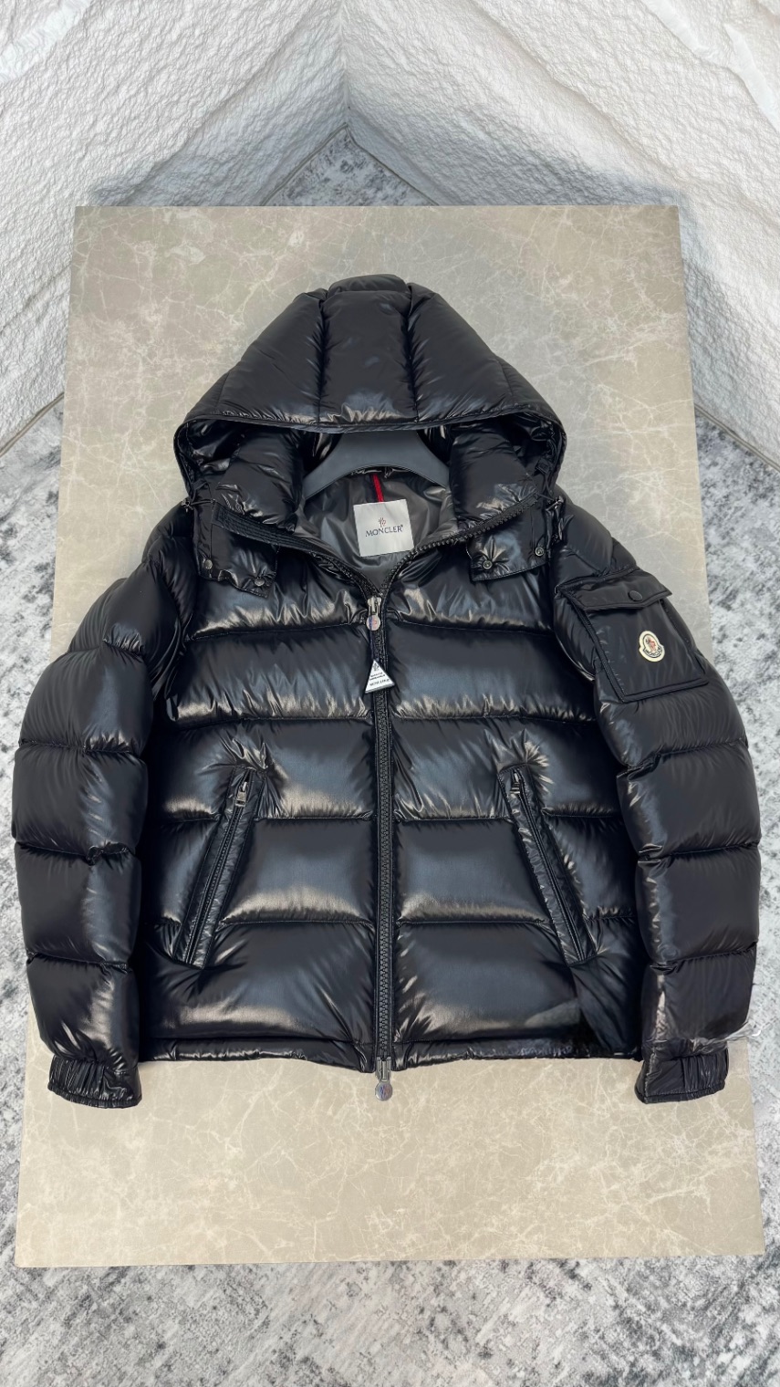 Moncler puffer jacket (5 of 5)
